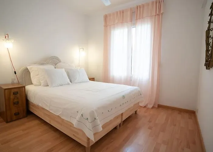 Stunning Designer 2 Bed Apt In Glorious Gracia